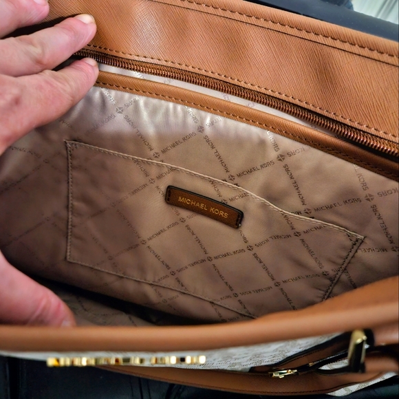 Micheal kors handbag - Picture 3 of 3